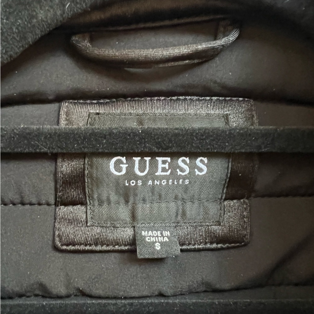 Guess puffer jacket - Picture 3 of 3